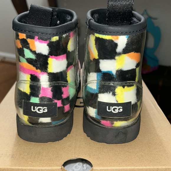 Girls classic clear mini check Uggs - Picture 4 of 4